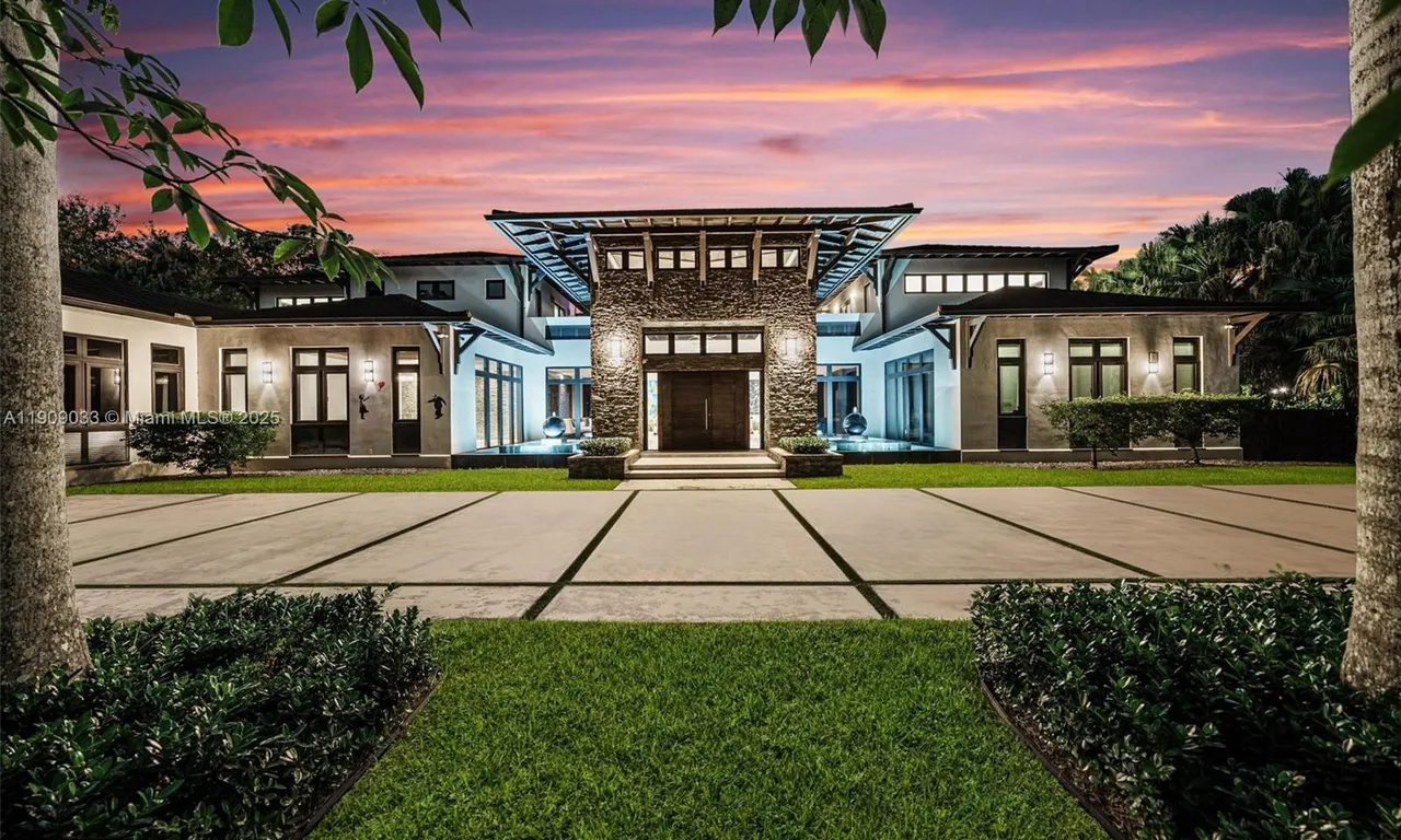 8961 SW 62nd Ct, Pinecrest FL 33156