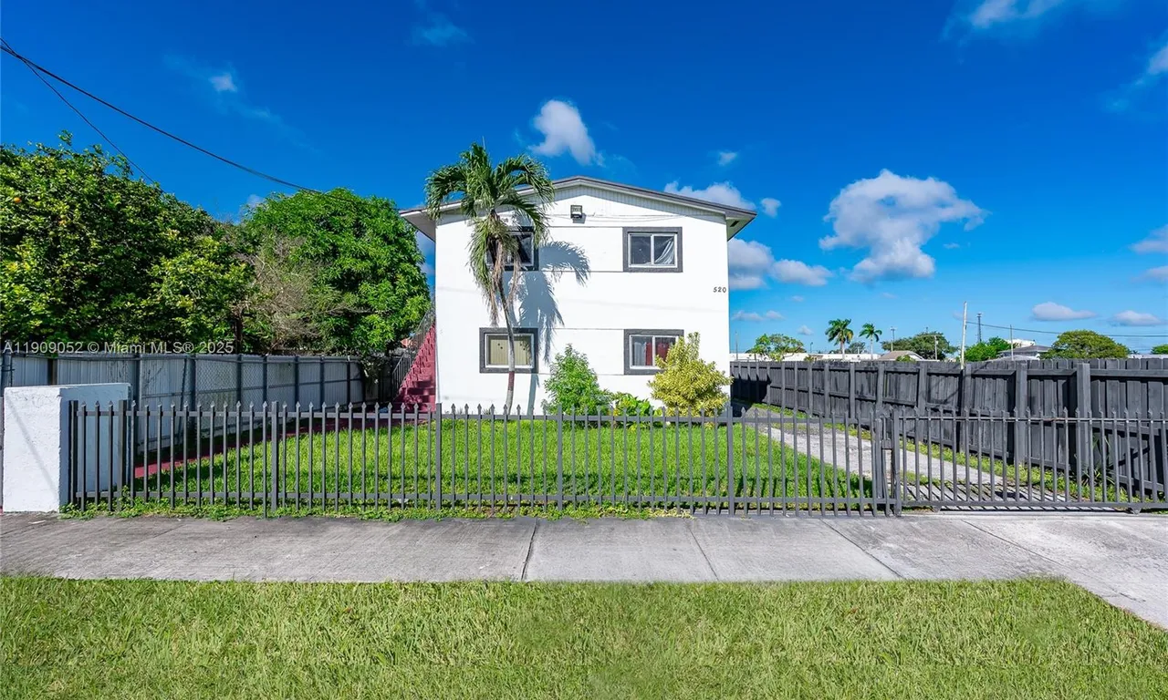520 SW Krome Ter, Homestead FL 33030