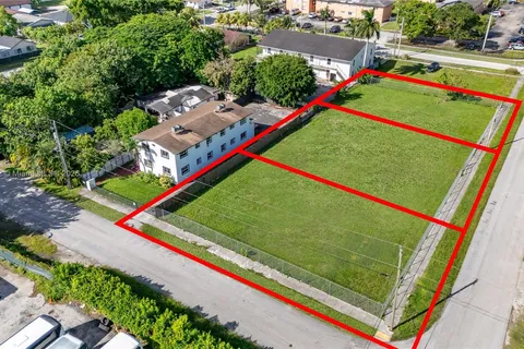 520 SW Krome Ter, Homestead FL 33030