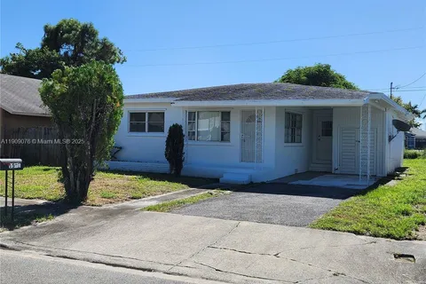 1547 W 10th St, Riviera Beach FL 33404