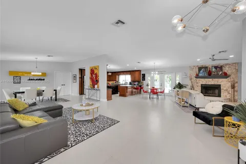 153 NW 114th Way, Coral Springs FL 33071