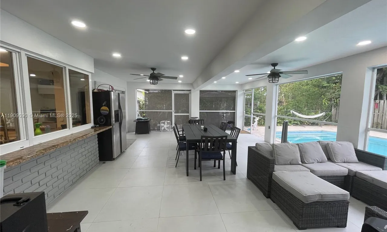 5508 Harrison St, Hollywood FL 33021