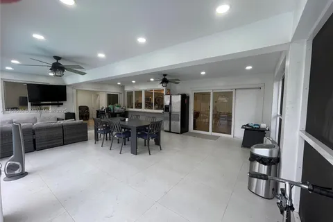 5508 Harrison St, Hollywood FL 33021