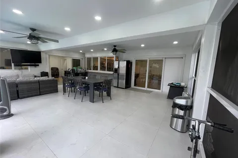 5508 Harrison St, Hollywood FL 33021