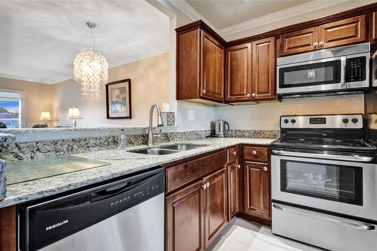 3501 NW 47th Ave # 601, Lauderdale Lakes FL 33319