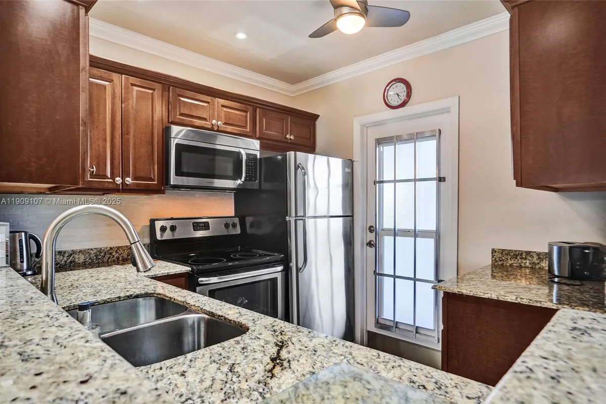 3501 NW 47th Ave # 601, Lauderdale Lakes FL 33319