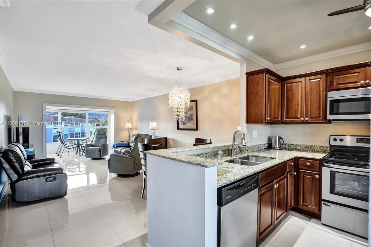 3501 NW 47th Ave # 601, Lauderdale Lakes FL 33319