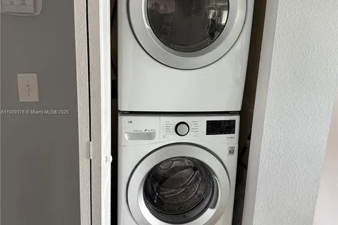 5501 Lakeside Dr # 104, Margate FL 33063