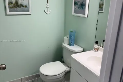 5501 Lakeside Dr # 104, Margate FL 33063