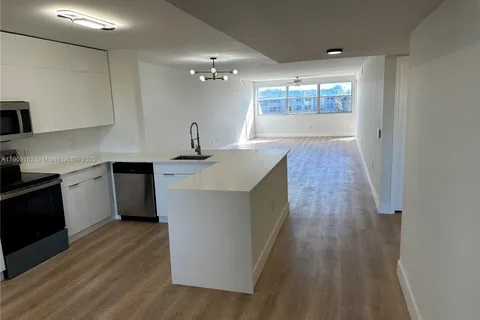 2560 NW 103rd Ave # 402, Sunrise FL 33322