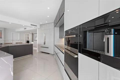 3801 NE 207th St, Aventura FL 33180