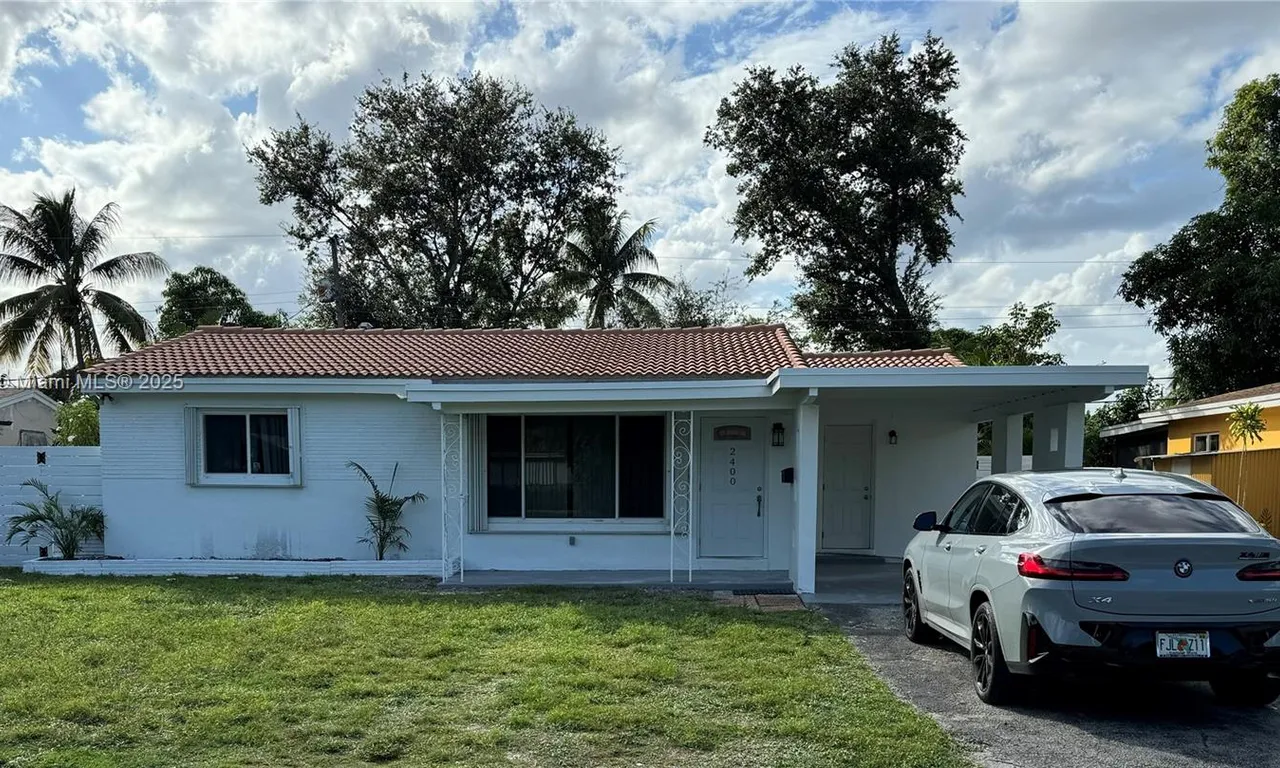 2400 N 57th Way, Hollywood FL 33021
