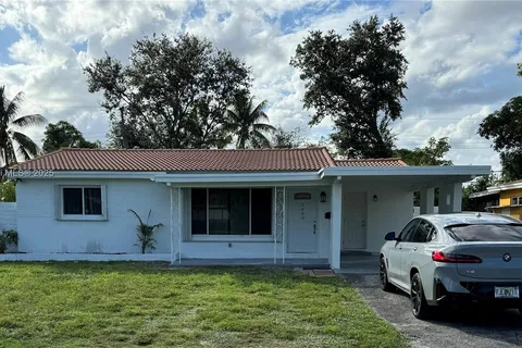 2400 N 57th Way, Hollywood FL 33021
