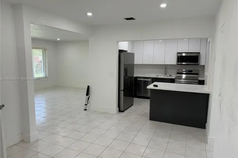 2400 N 57th Way, Hollywood FL 33021