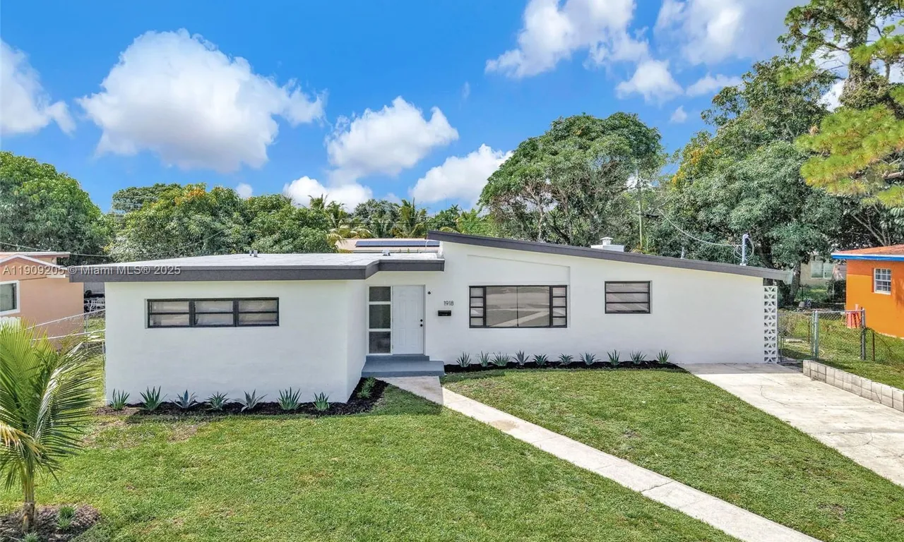1918 NW 185th St, Miami Gardens FL 33056