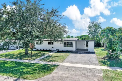 6828 NW 13th St, Plantation FL 33313