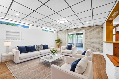 6828 NW 13th St, Plantation FL 33313