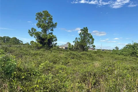 521 E TRINITY ST, Lehigh Acres FL 33974