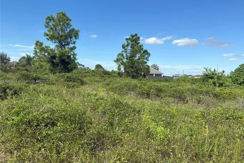 521 E TRINITY ST, Lehigh Acres FL 33974