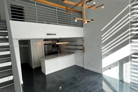 7744 Collins Ave # 17, Miami Beach FL 33141