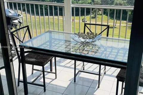 3150 N Palm Aire Dr # 801, Pompano Beach FL 33069