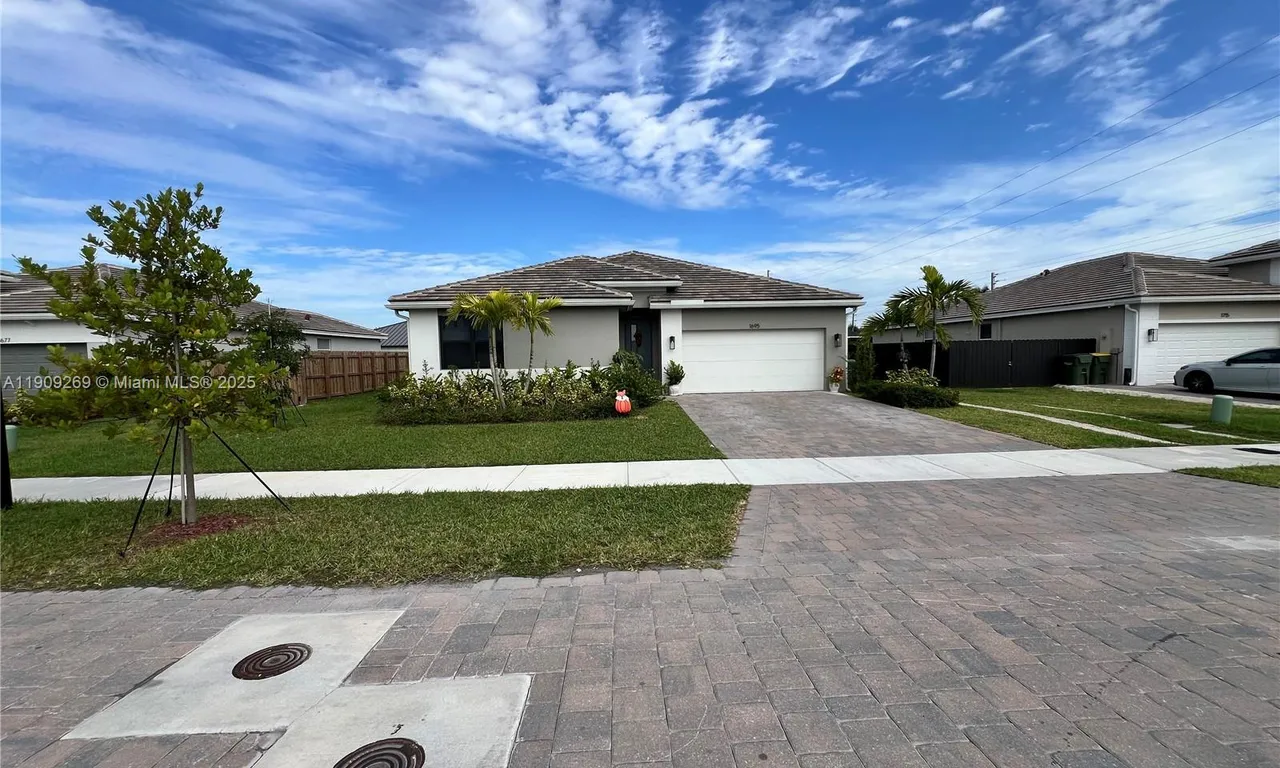 1695 SE 6th St, Homestead FL 33033