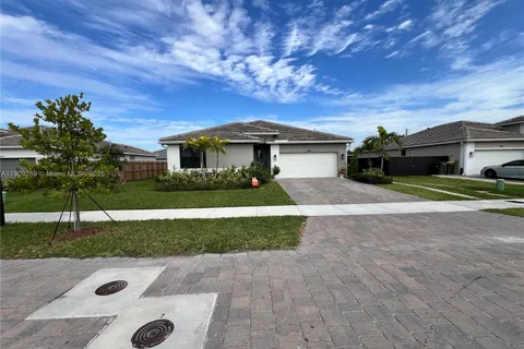 1695 SE 6th St, Homestead FL 33033