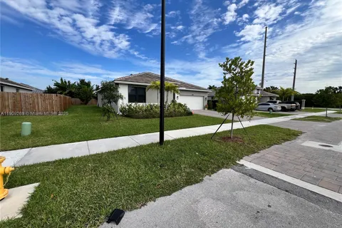 1695 SE 6th St, Homestead FL 33033
