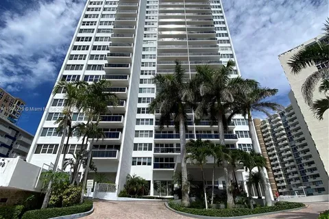 3140 S Ocean Dr, Hallandale Beach FL 33009