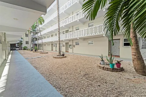 330 SE 2nd St # 103G, Hallandale Beach FL 33009
