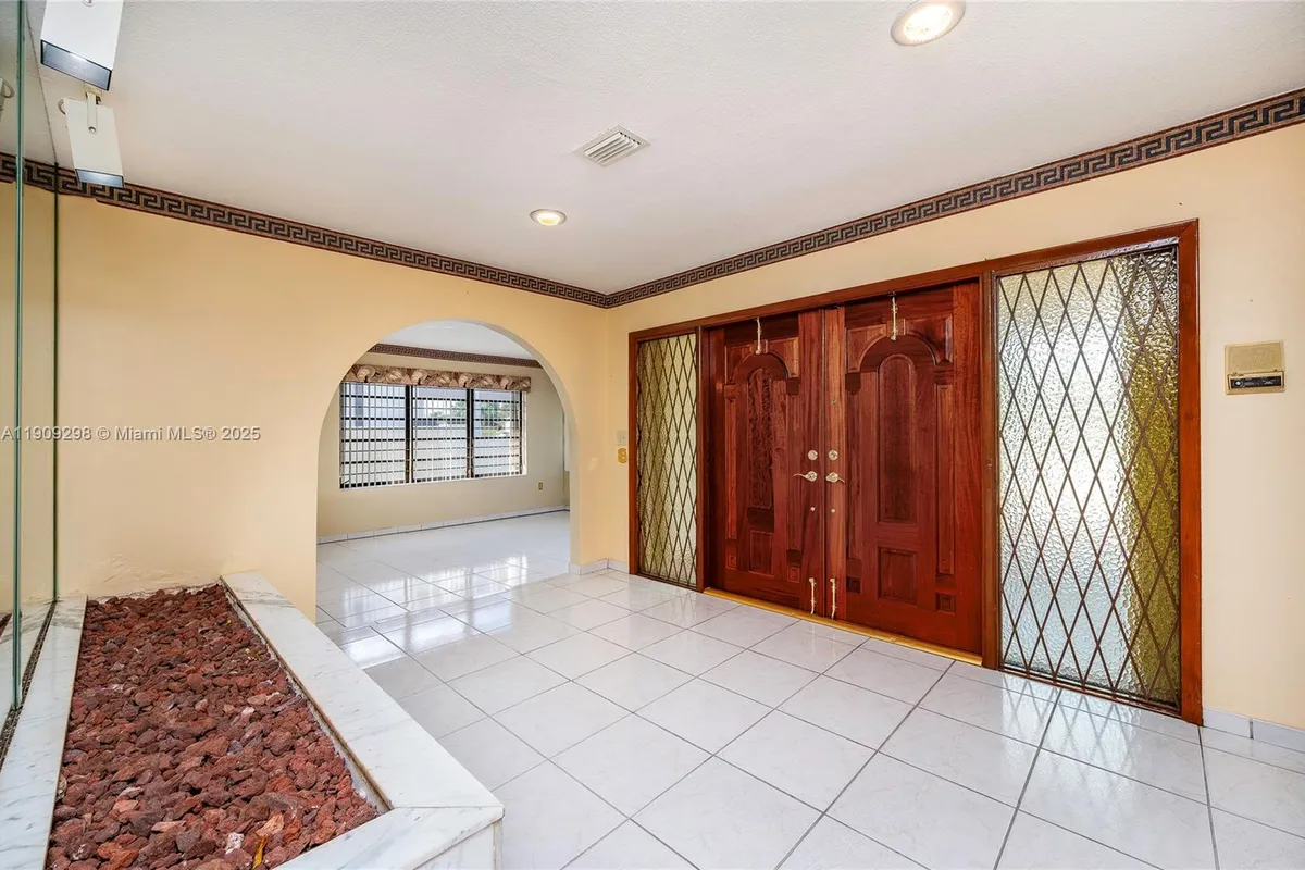 8100 SW 34th St, Miami FL 33155