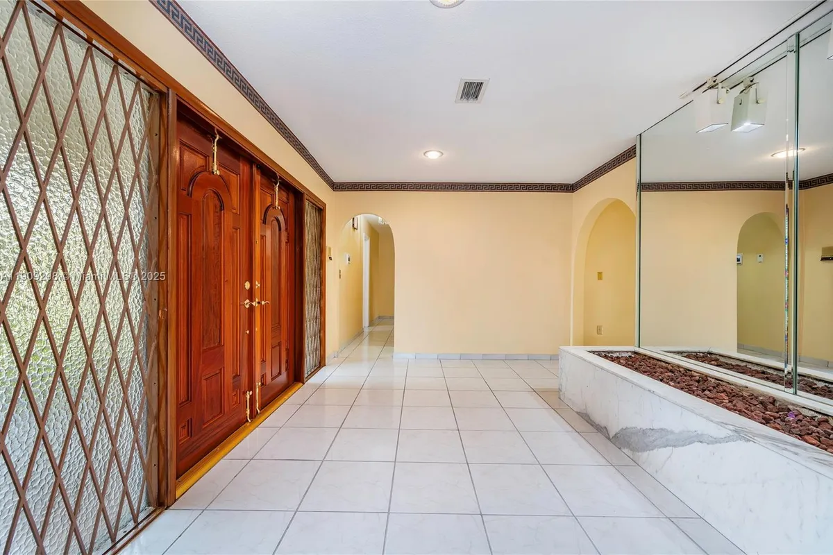 8100 SW 34th St, Miami FL 33155