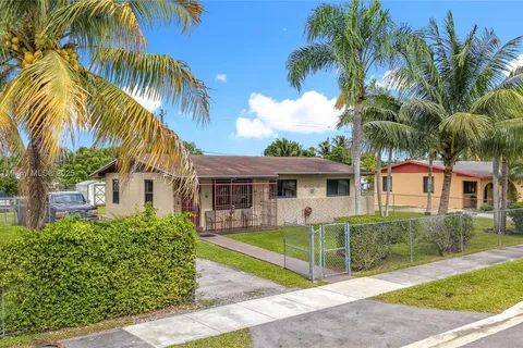 748 NW 2nd St, Florida City FL 33034