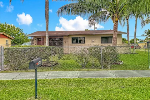 748 NW 2nd St, Florida City FL 33034