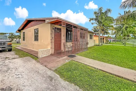 748 NW 2nd St, Florida City FL 33034