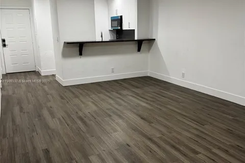 2471 NW 56th Ave # 15, Lauderhill FL 33313