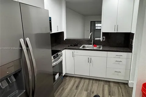 2471 NW 56th Ave # 15, Lauderhill FL 33313