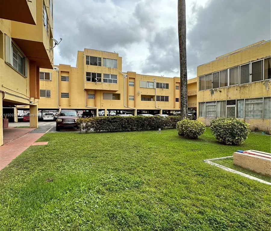 1555 W 44th Pl # 234, Hialeah FL 33012