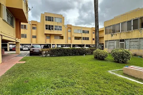 1555 W 44th Pl # 234, Hialeah FL 33012