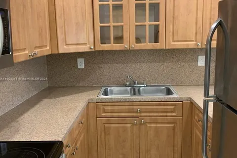 1555 W 44th Pl # 234, Hialeah FL 33012