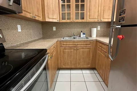 1555 W 44th Pl # 234, Hialeah FL 33012