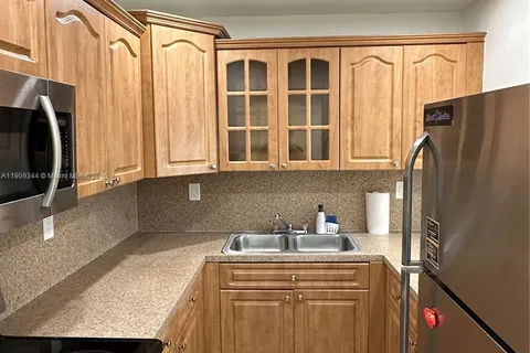 1555 W 44th Pl # 234, Hialeah FL 33012