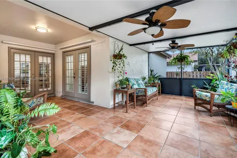 6530 NW 4th St, Plantation FL 33317