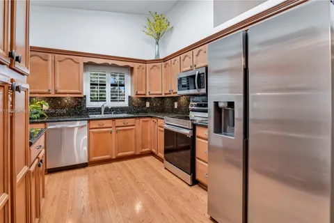 6530 NW 4th St, Plantation FL 33317