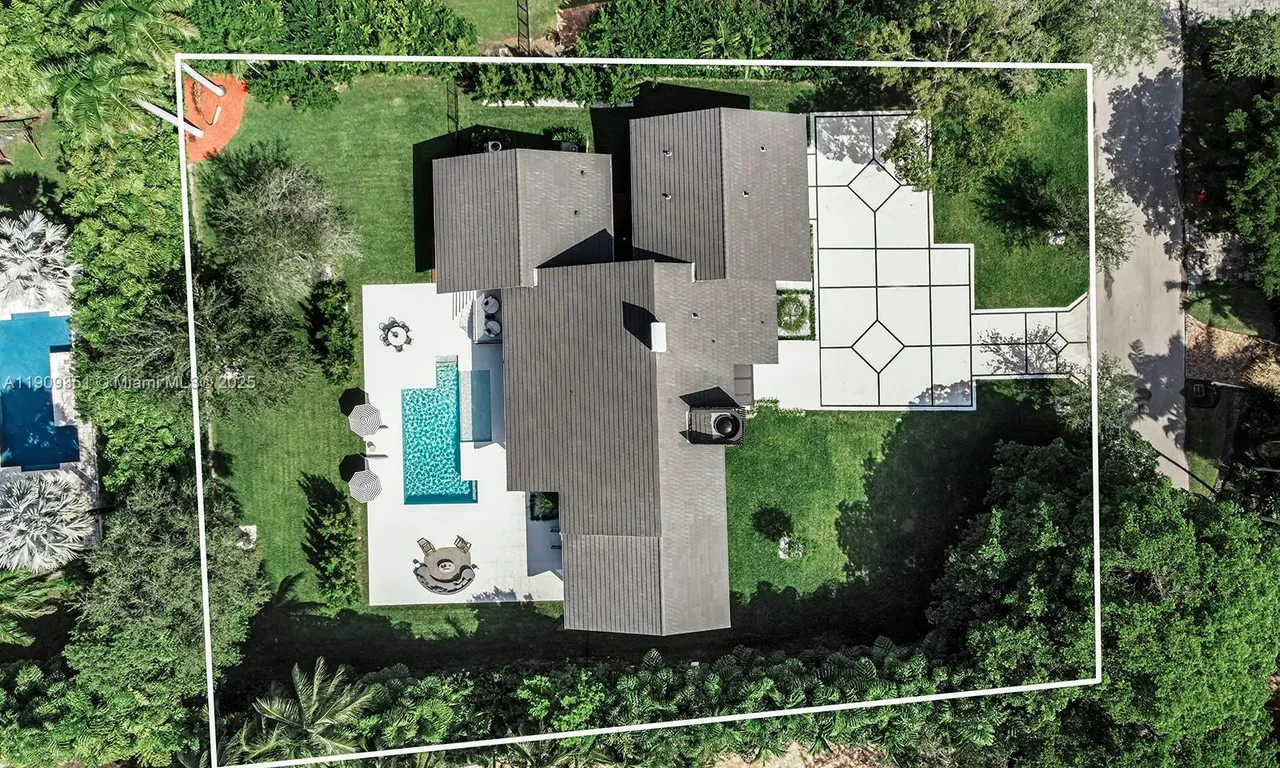 7910 Los Pinos Cir, Coral Gables FL 33143