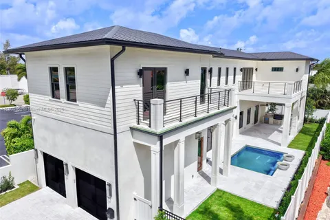 371 E Lakewood Rd, West Palm Beach FL 33405