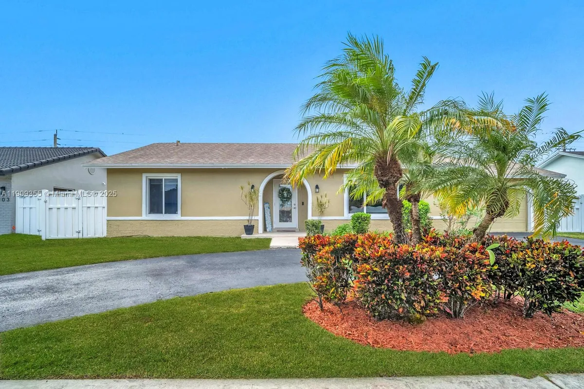 911 NW 135th Way, Sunrise FL 33325