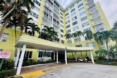 4400 Hillcrest Dr # 617B, Hollywood FL 33021