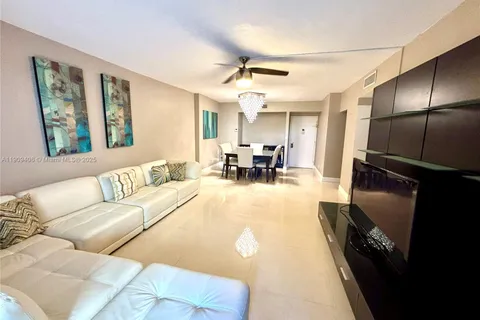 4400 Hillcrest Dr # 617B, Hollywood FL 33021