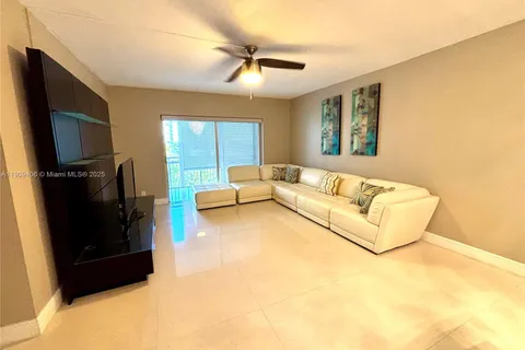 4400 Hillcrest Dr # 617B, Hollywood FL 33021